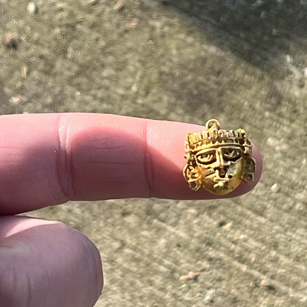 14k gold pendant